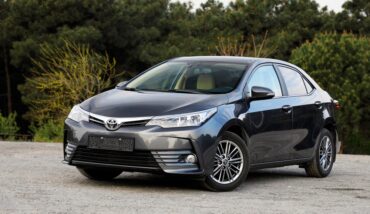 Toyota Corolla Windshield & Glass Replacement Services