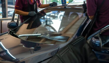 How to Decide Between Windshield Repair vs Replacement
