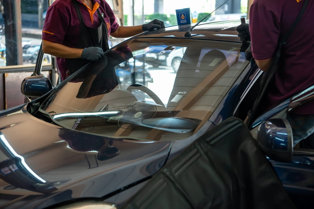How to Decide Between Windshield Repair vs Replacement